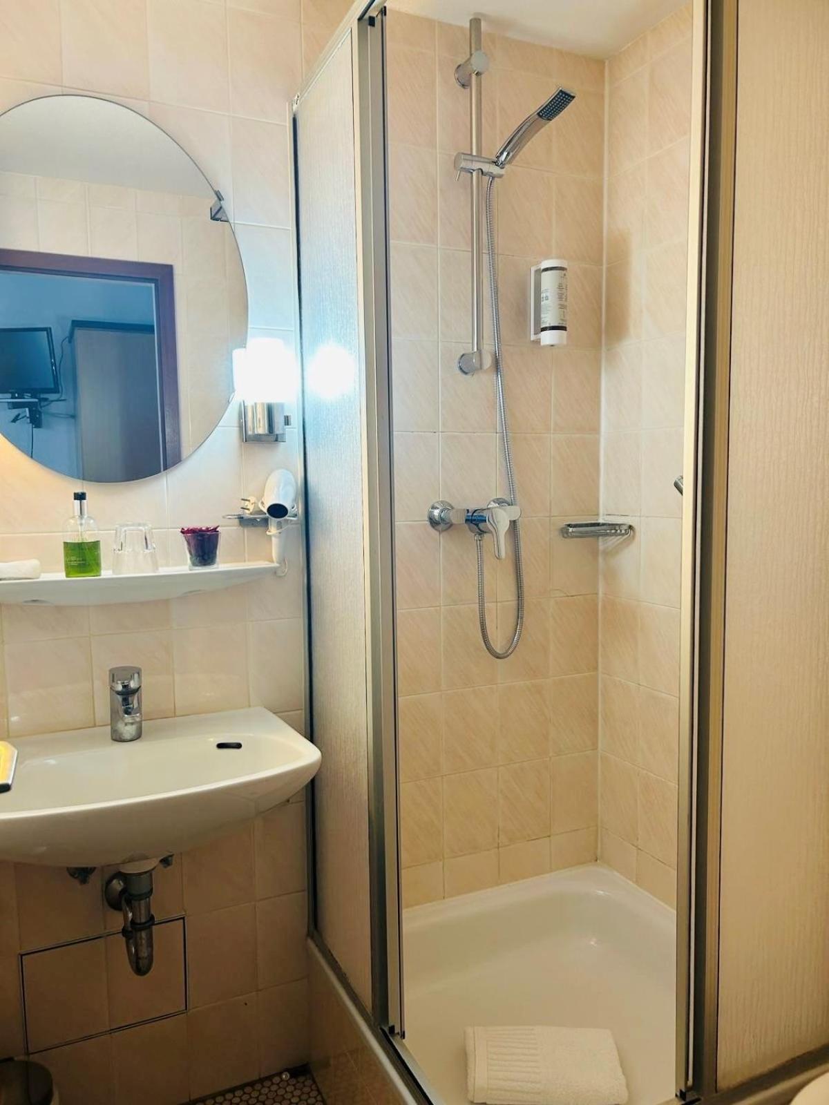 Hotel Wendelstein Rosenheim Bagian luar foto